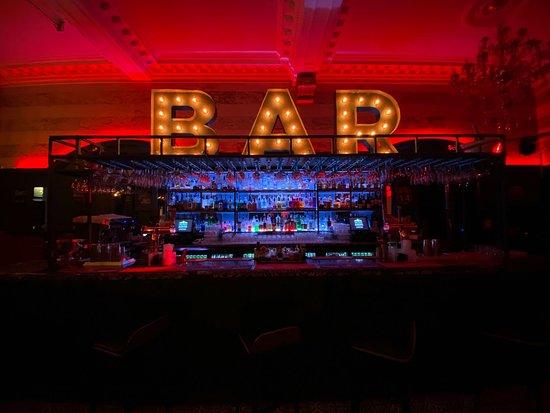 Hamptons Lounge Bar & Restaurant